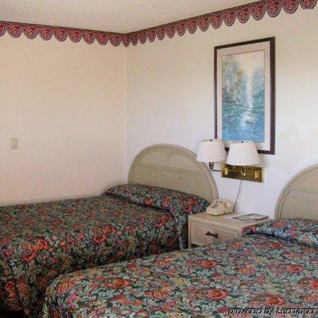 Capri Motel Santa Cruz Beach Boardwalk Room photo